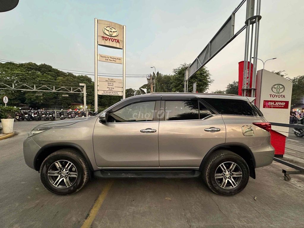 Toyota Fortuner Bạc 19.106 km. Mua bán Ô tô tại Quận Tân Bình Tp Hồ Chí Minh được đăng bởi TOYOTA LÝ THƯỜNG KIỆT hình 3