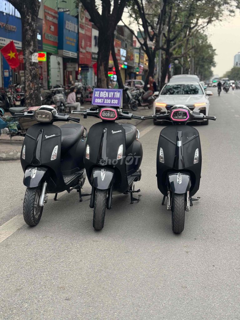 Vespa đen nhám đủ giấy,ảnh quay chụp thật 100%