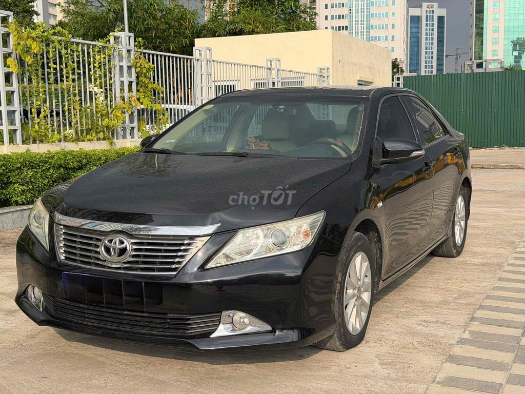 Toyota Camry 2.0E 2014 Đen 100000 km