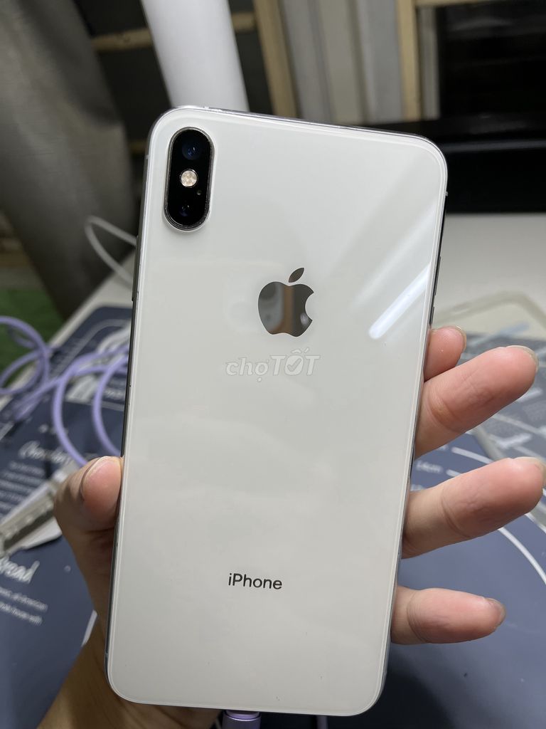 Xs Max 64GB màn hình sọc, pin zin 73%