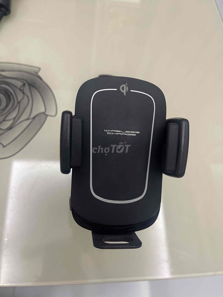 Bộ kẹp điện thoại kiêm sạc nhanh không dây xe ôtô
