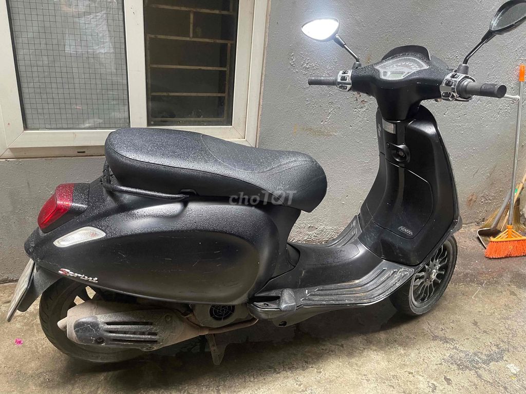 Xe máy Piaggio Vespa màu đen, 30000 km. Mua bán Xe máy tại Quận Hà Đông Hà Nội được đăng bởi dung hình 2