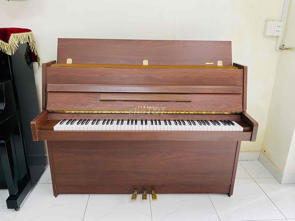 piano cơ yamaha MC101 cao cấp tem đồng bh 10 năm