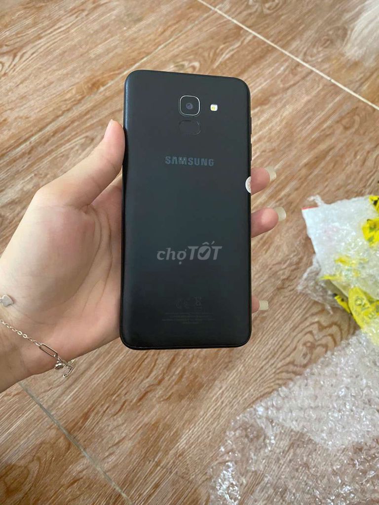 SS j6, 32g, zin ám màn, pin ok. Mua bán Điện thoại tại Thành phố Thủ Dầu Một Bình Dương được đăng bởi Phước Mobile hình 1