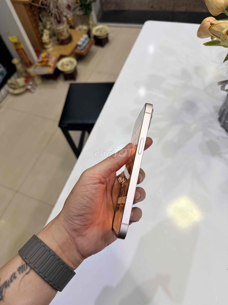 iPhone 13 Vàng hồng256gb 2 sim vật lý. Mua bán Điện thoại tại Quận Long Biên Hà Nội được đăng bởi Việt  hình 1
