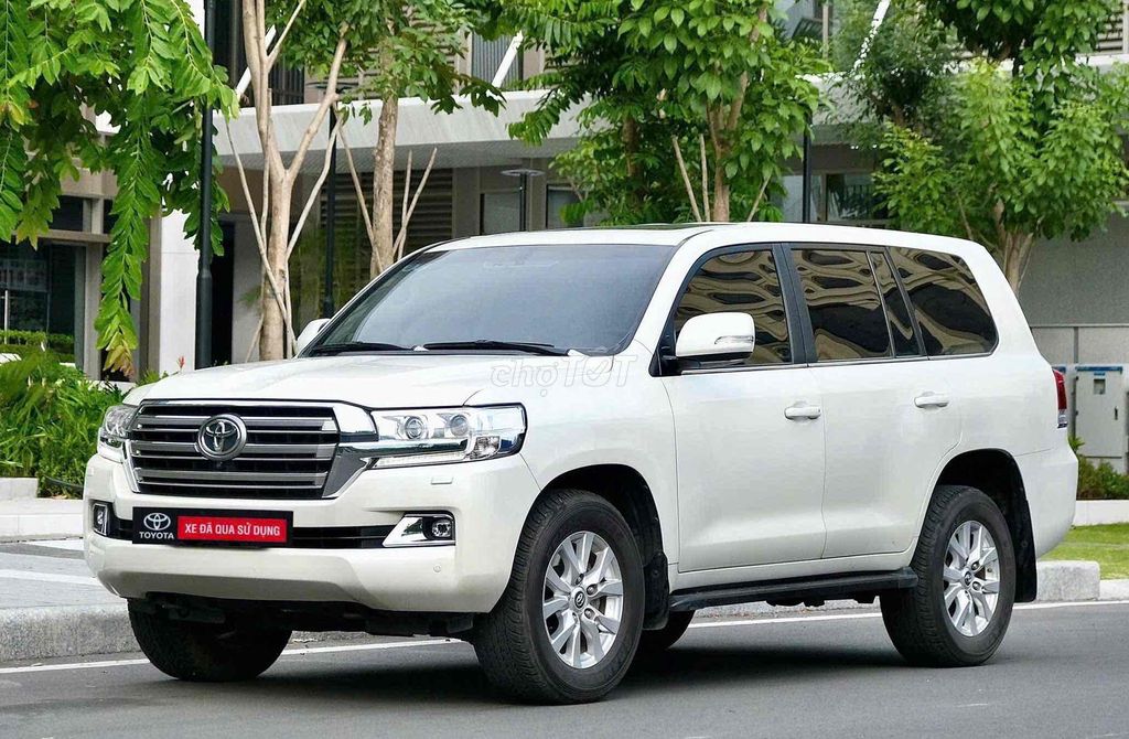 Toyota Land Cruiser 4.6 V8 2020 Белый, дилерский