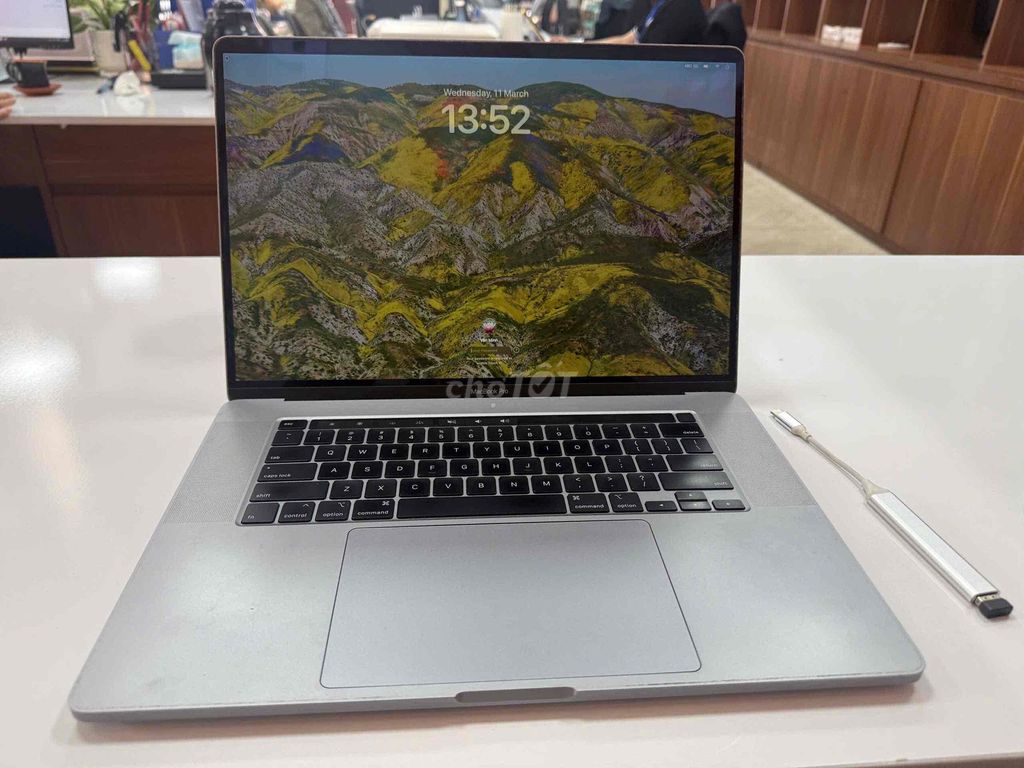 Apple MacBook Pro 2019 i9 32GB/1TB Bạc 97-98%. Mua bán Laptop tại Huyện Thuỷ Nguyên Hải Phòng được đăng bởi Văn Minh hình 1