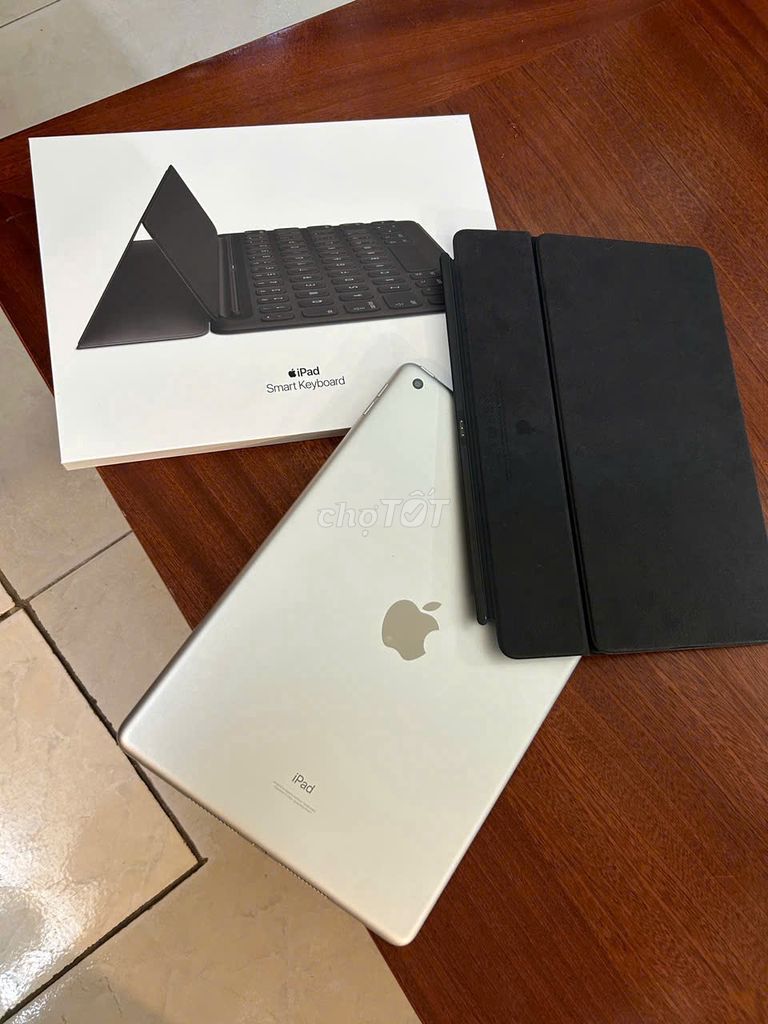 iPad gen 9 10,2 64GB wifi Silver + Apple Keyboard. Mua bán Máy tính bảng tại Quận Cầu Giấy Hà Nội được đăng bởi Dang Circle hình 1