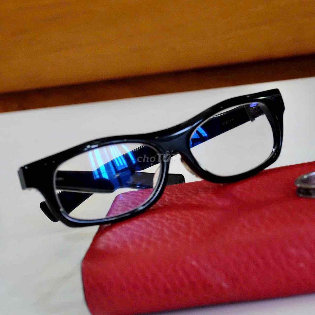 🤓 Kính mát Chomhet. Mua bán Phụ kiện thời trang khác tại Thành phố Thuận An Bình Dương được đăng bởi Xuân Phương hình 1