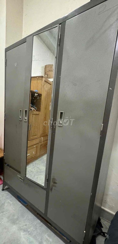 Tủ quần áo sắt xám 1m8x1m2. Mua bán Tủ, kệ gia đình tại Quận 7 Tp Hồ Chí Minh được đăng bởi Hồng Lộc Nguyễn hình 1