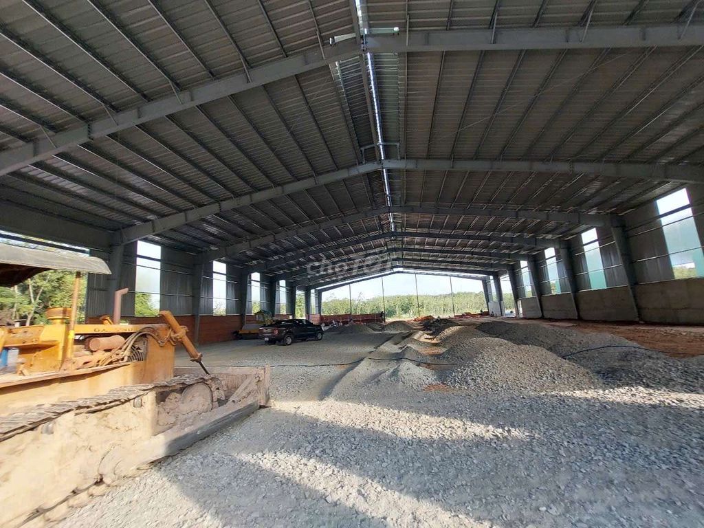 Cho thuê xưởng 6200m2.Giấy tờ đầy đủ,Cổng xanh ,Phú giáo,bình Dương