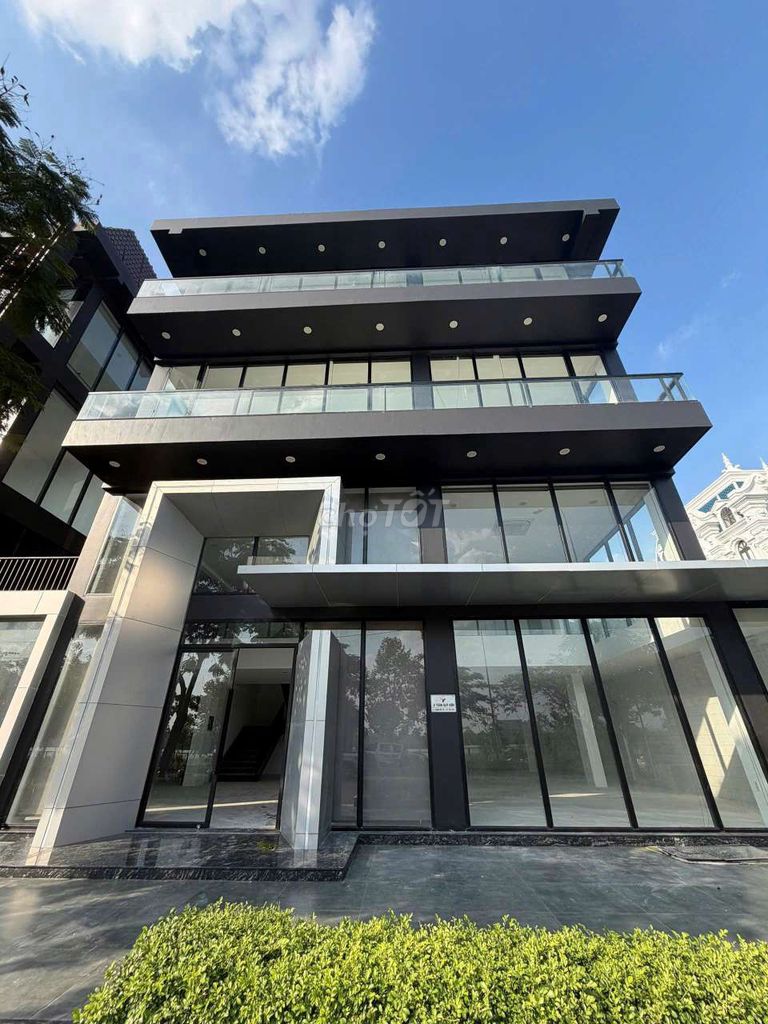 BUILDING –  TRẦN QUÝ KIÊN
📍 Vị trí: Trần Quý Kiên
📐 Diện tích: 800m²