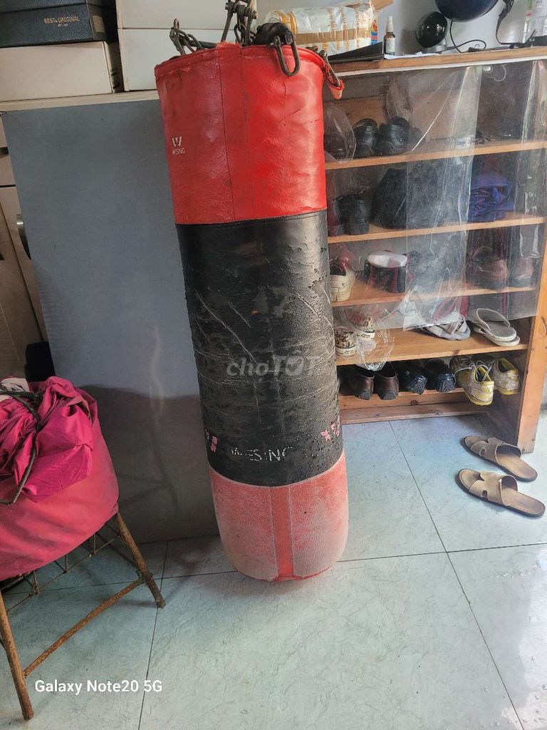 Bao cát đấm bốc WESING Đỏ Đen. Mua bán Đồ thể thao, Dã ngoại tại Quận 12 Tp Hồ Chí Minh được đăng bởi Chú Phước hình 1