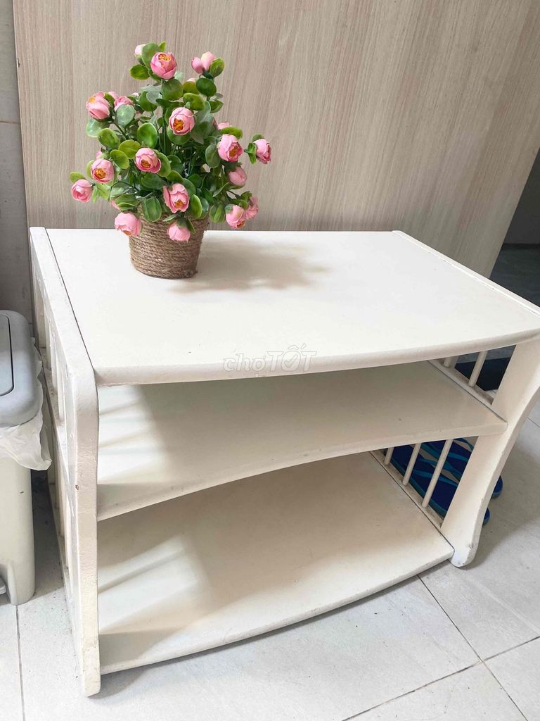 kệ để tivi hay làm kệ giày màu trắng decor đẹp. Mua bán Tủ, kệ gia đình tại Quận 7 Tp Hồ Chí Minh được đăng bởi Dinh Toan hình 1
