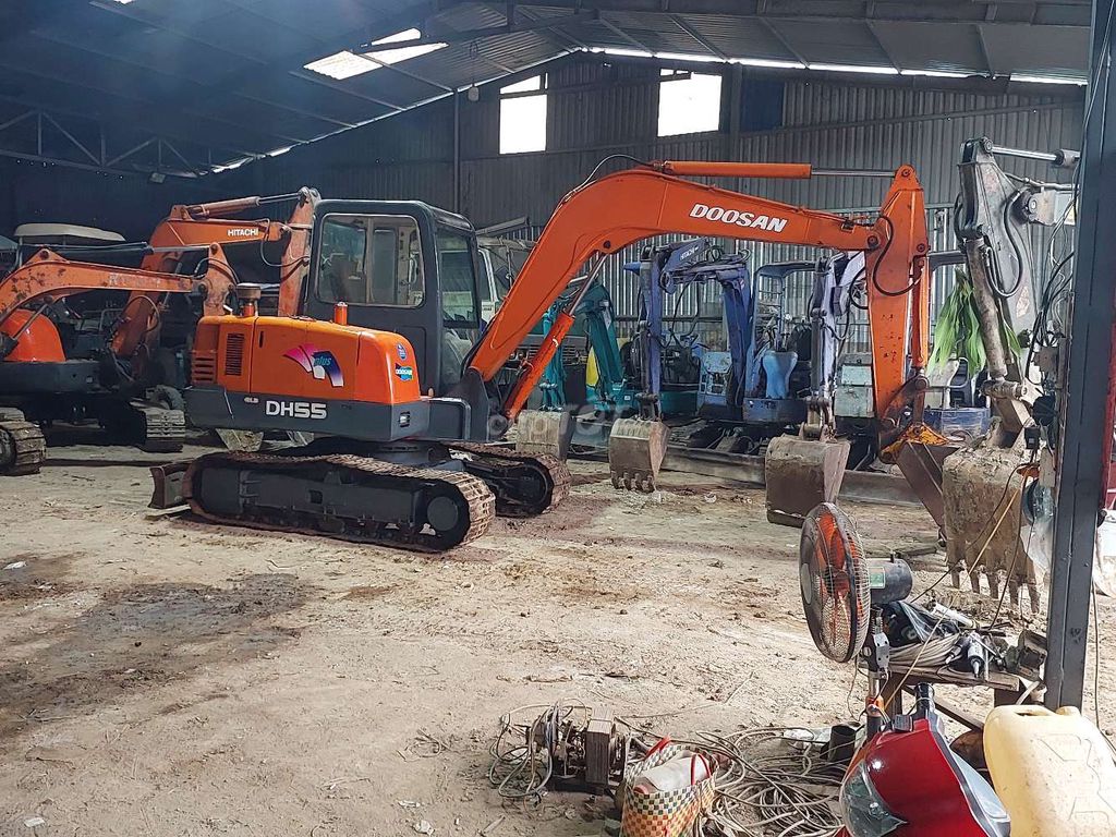 Xe cuốc Doosan DH55 Hàn  Quốc  .. Mua bán Phương tiện khác tại Thành phố Biên Hòa Đồng Nai được đăng bởi Danh Nguyễn hình 3