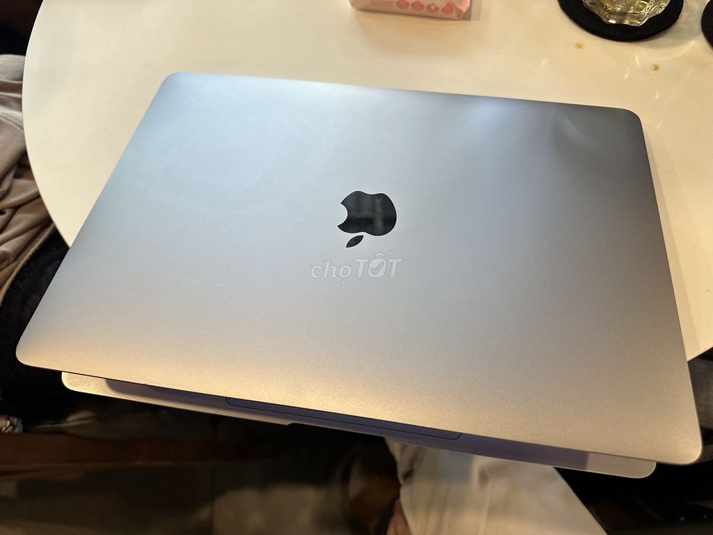 Macbook  e  bán MacBook M1