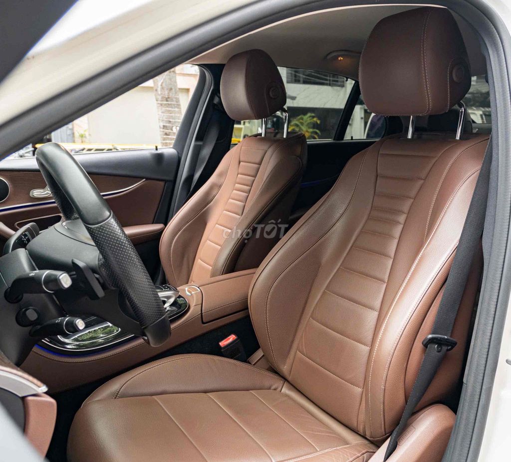 Mercedes E200 ĐKLĐ 2018 - Trắng/Nâu - Zin Đẹp. Mua bán Ô tô tại Quận 7 Tp Hồ Chí Minh được đăng bởi Thật Nguyễn LongAnh Auto hình 11