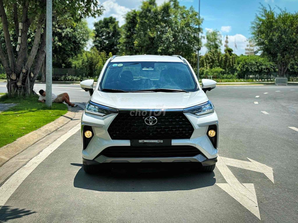 BÁN GẤP Veloz Cross 2022 CVT Top TRẮNG - 28000 km