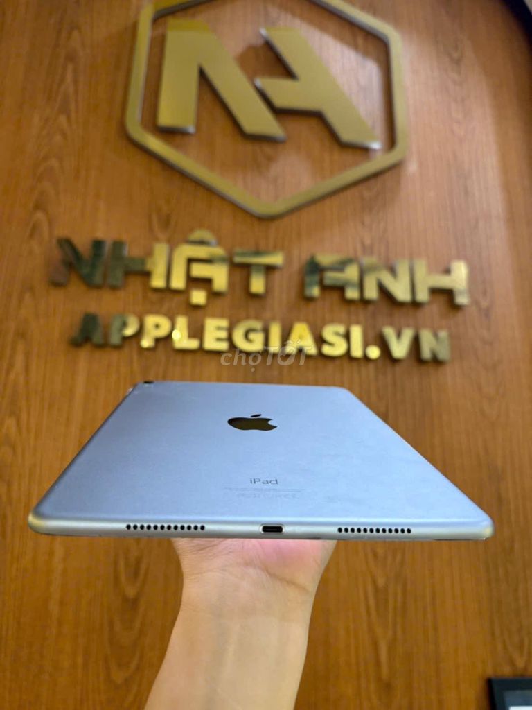 Apple iPad Pro 9.7 32GB Đen Mỹ. Mua bán Máy tính bảng tại Quận Gò Vấp Tp Hồ Chí Minh được đăng bởi Nguyễn Thị Thu Hiền hình 1