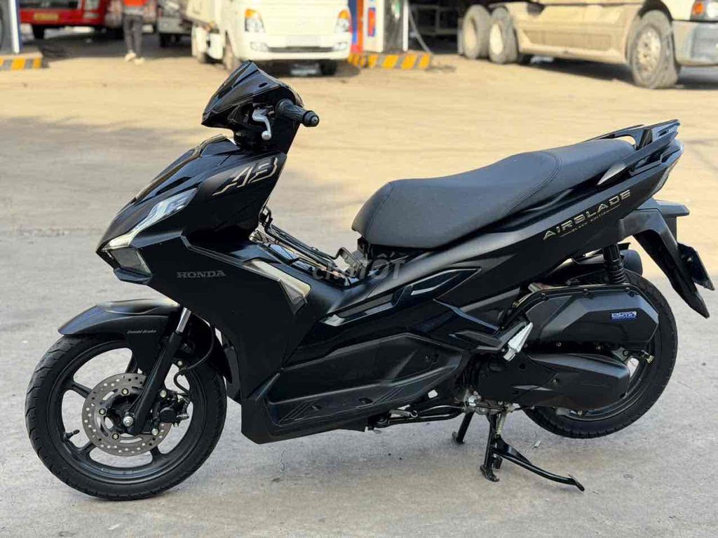 Honda Air Blade 125 4V 2025 Đen 800km. Mua bán Xe máy tại Huyện Trảng Bom Đồng Nai được đăng bởi Xe Máy Ngọc Hưng hình 4