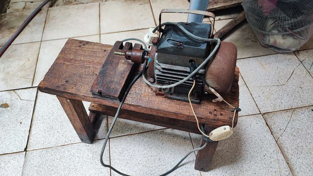 Máy mài chế từ mô tơ máy bơm nước. Mua bán Đồ chuyên dụng, Giống nuôi trồng tại Quận Hà Đông Hà Nội được đăng bởi Hoàng hình 1