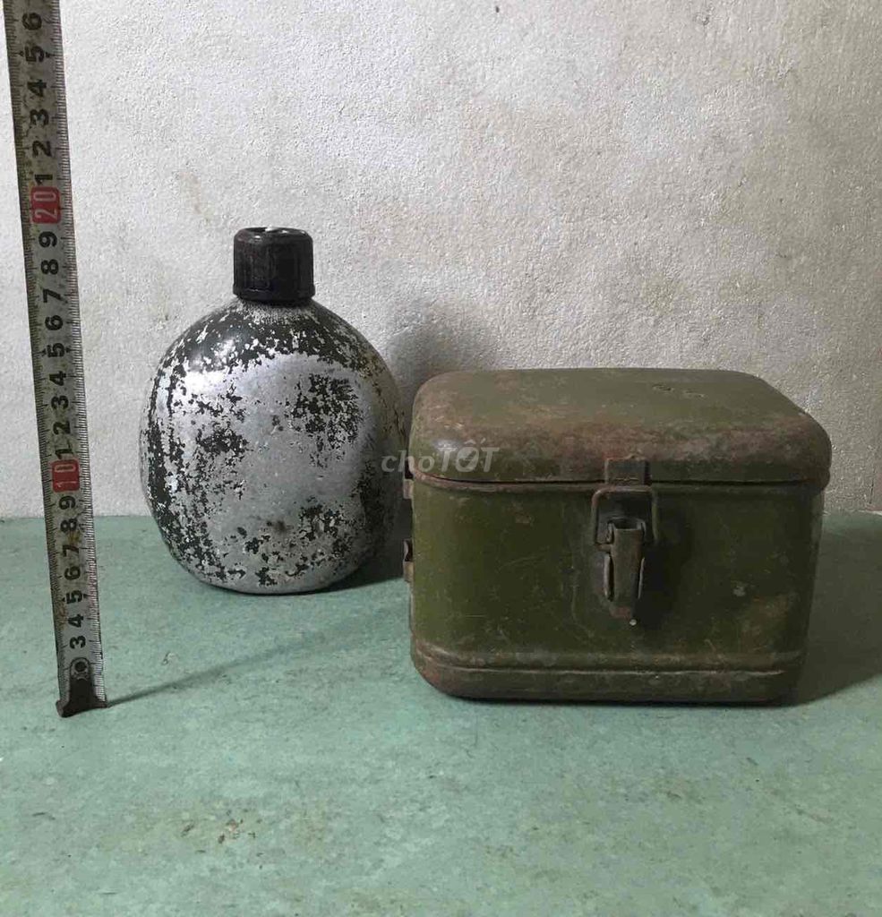 Bình toong và hộp sắt cũ xưa. Mua bán Đồ sưu tầm, đồ cổ tại Quận Ninh Kiều Cần Thơ được đăng bởi Đồ Cũ Xưa hình 1