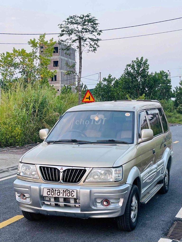 Mitsubishi Jolie 8 мест, золотистый песок