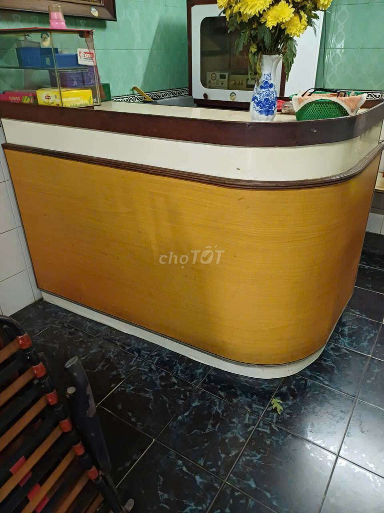 Quầy lễ tân gỗ bo góc. Mua bán Tủ, kệ gia đình tại Thành phố Tân An Long An được đăng bởi Trần Đỗ Khánh Vân hình 1