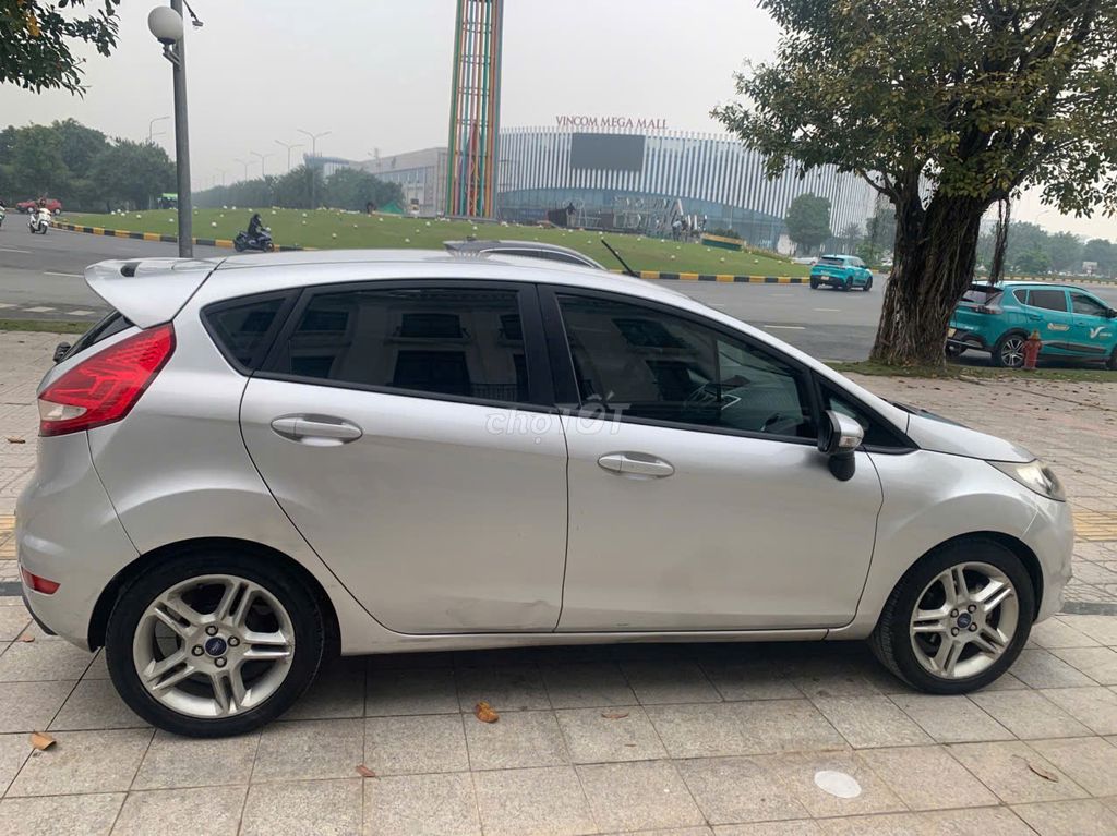 Ford Fiesta S 2012 10 vạn km - không 1 lỗi nhỏ. Mua bán Ô tô tại Quận Cầu Giấy Hà Nội được đăng bởi Nguyễn Thị Yến hình 10