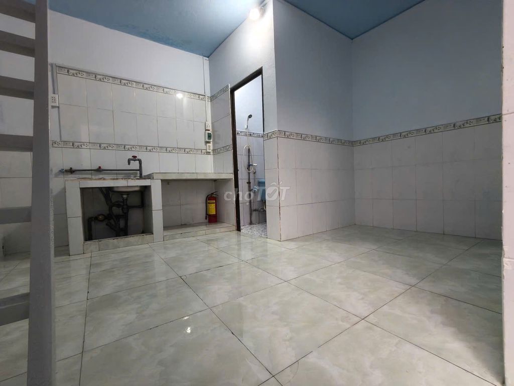 CHO THUÊ TRỌ GIÁ 2TR/THÁNG HẺM 42, ĐS 10, P. LINH XUÂN, HCM