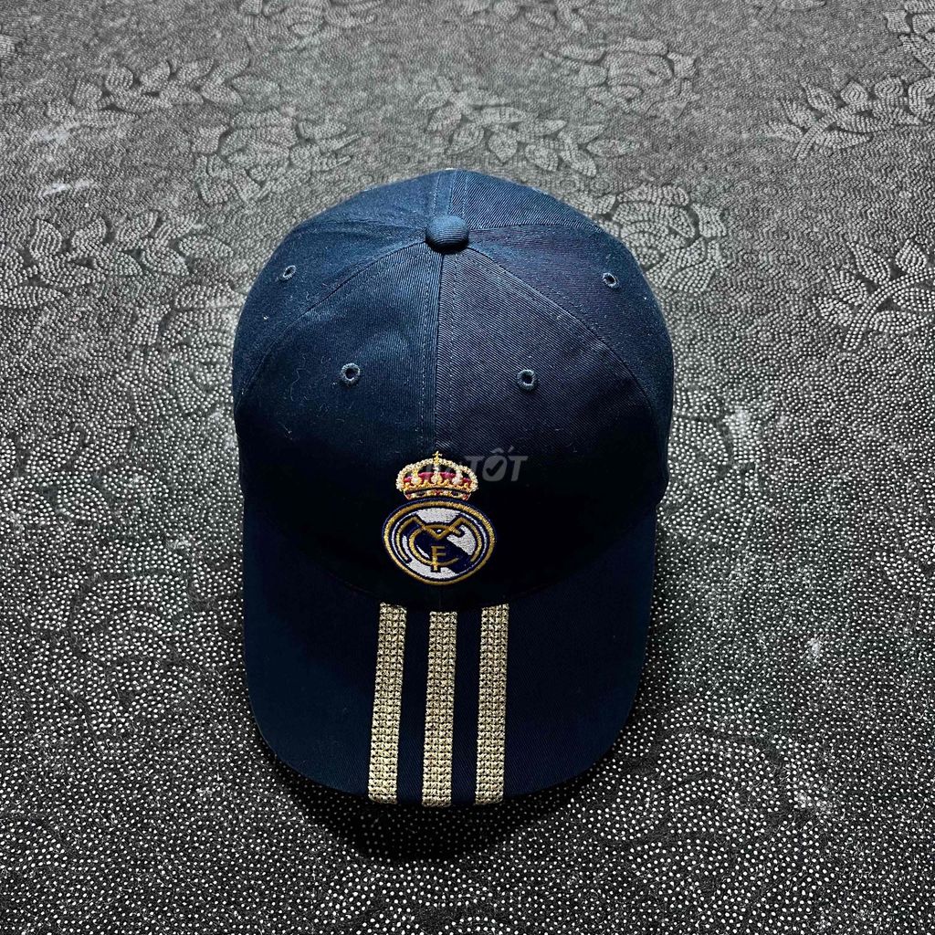Mũ lưỡi trai Adidas Real Madrid Xanh navy. Mua bán Phụ kiện thời trang khác tại Huyện Đức Trọng Lâm Đồng được đăng bởi Black 2hand  hình 1
