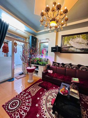nhà gần chợ gần trường học cách trung tâm chỉ 5 phút 