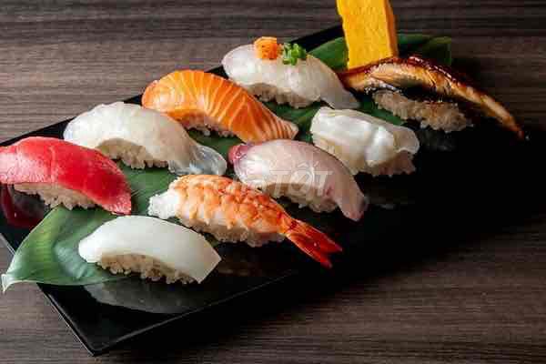 Tuyển người Cuộn Sushi