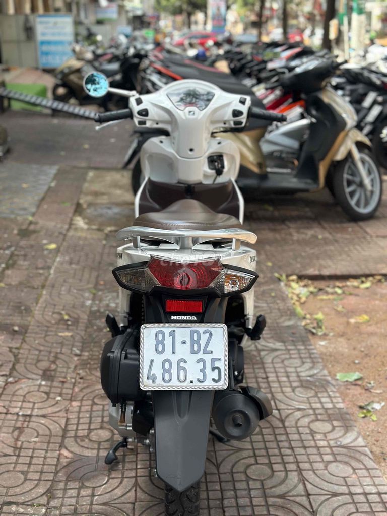 Honda Vision 2018 màu Trắng. Mua bán Xe máy tại Thành phố Pleiku Gia Lai được đăng bởi Xe Máy Nguyễn Vũ Gialai hình 11