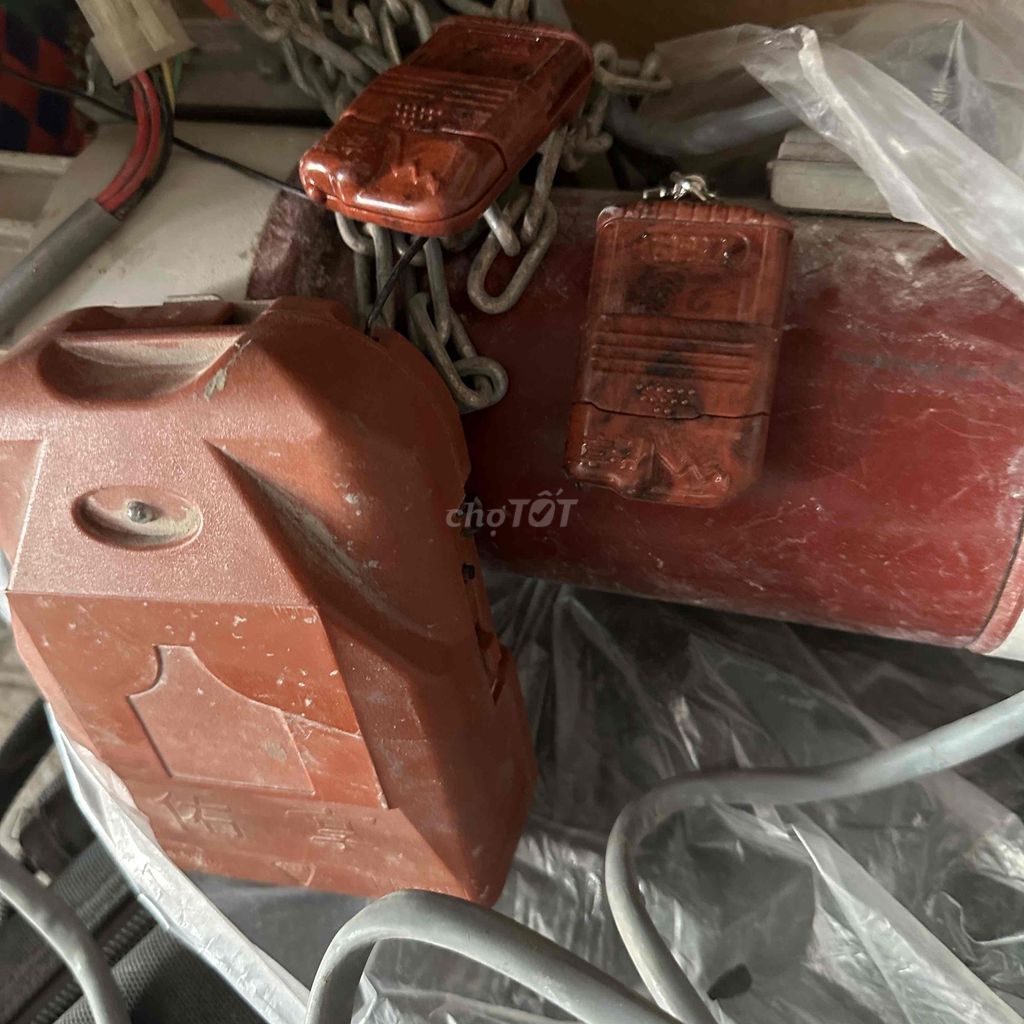 Motor cửa cuốn Kim loại màu Đỏ. Mua bán Nội thất, đồ gia dụng khác tại Quận Gò Vấp Tp Hồ Chí Minh được đăng bởi Long Hồ hình 1