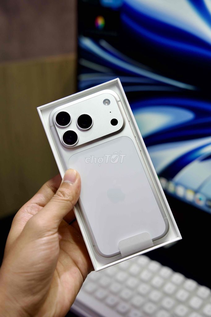 Apple iPhone 17 Pro 256GB Trắng Newseal. Mua bán Điện thoại tại Quận 3 Tp Hồ Chí Minh được đăng bởi Trường hình 1