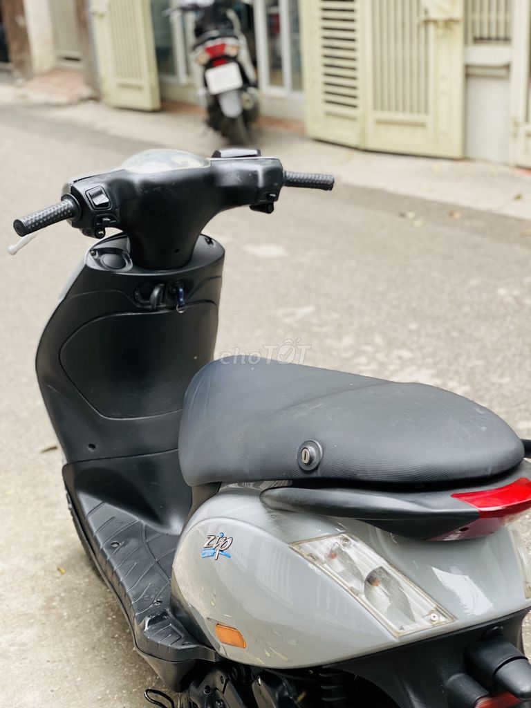 Zip 100 xám xi măng Biển Hà Nội MÁY NGON. Mua bán Xe máy tại Quận Ba Đình Hà Nội được đăng bởi Đỗ Mai hình 4