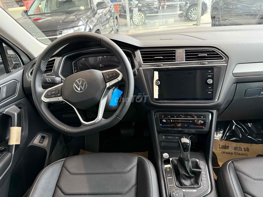 Volkswagen Tiguan 2023 mới 100% chỉ 200tr nhận xe. Mua bán Ô tô tại Quận 12 Tp Hồ Chí Minh được đăng bởi Phong GT Car hình 16
