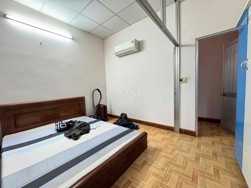 Nhà hẻm 6m Thạch Lam 1 lầu  4x17.5m giá 13 triệu