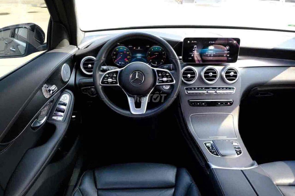 Mercedes-Benz GLC 300 4Matic 2020 Черный 77432км