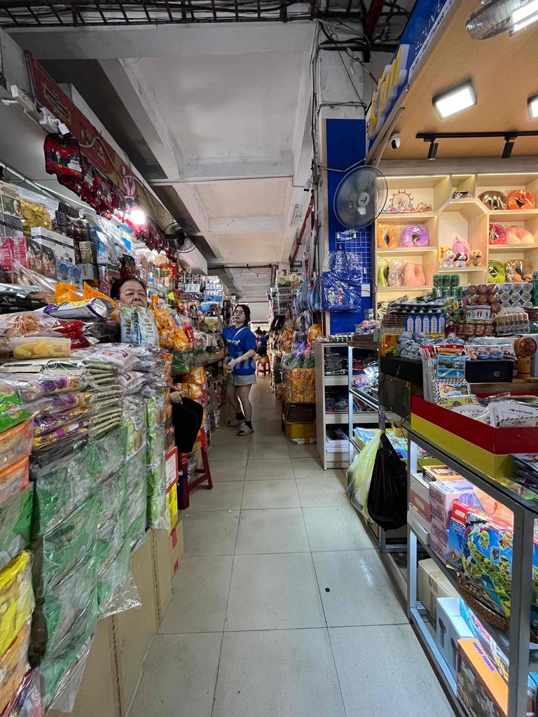 Quầy bán cho khách nước ngoài hàng lưu niệm, trầm, gỗ mỹ nghệ. Cho thuê văn phòng, mặt bằng kinh doanh tại Quận Hải Châu Đà Nẵng được đăng bởi kim Thoa hình 3