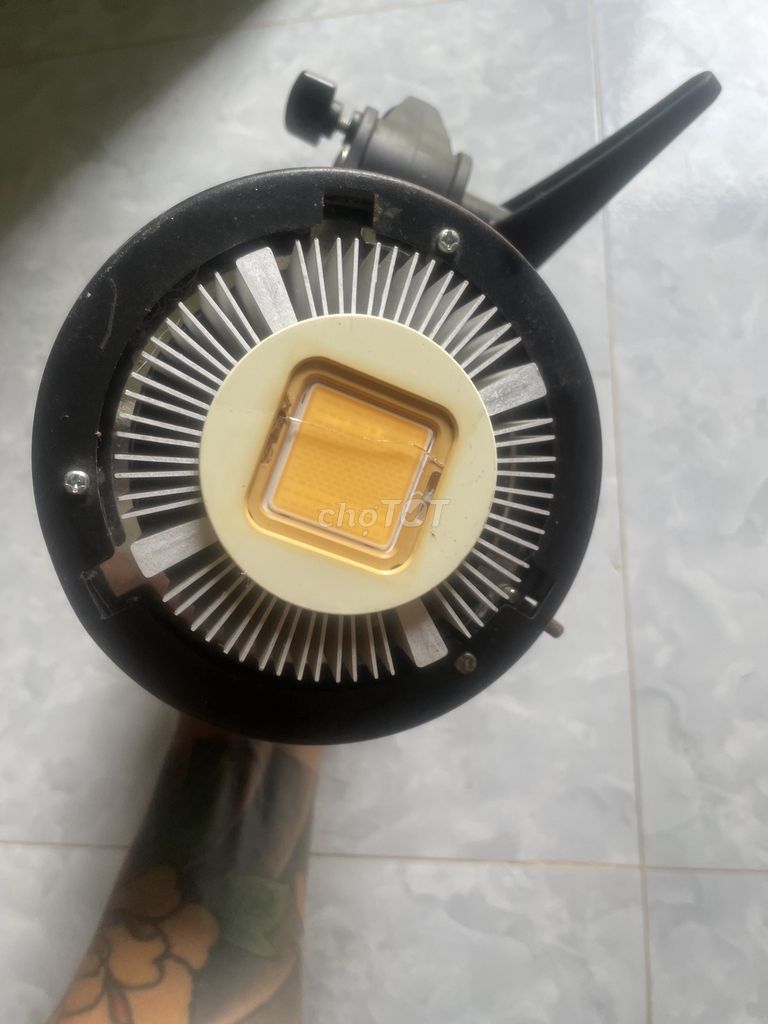 Đèn quay video Godox SL60W Đen Đã sử dụng. Mua bán Máy ảnh, Máy quay tại Huyện Quảng Ninh Quảng Bình được đăng bởi Xinh Xinh hình 1