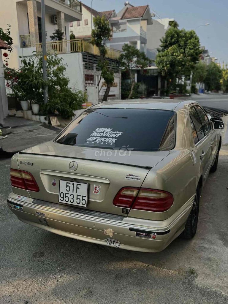 Мерседес E240 W210 2001 Золотой песок