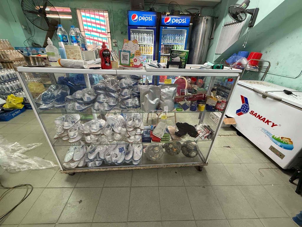 Tủ kính Trắng 3 cánh. Mua bán Tủ, kệ gia đình tại Quận Hai Bà Trưng Hà Nội được đăng bởi phạm trường giang hình 1