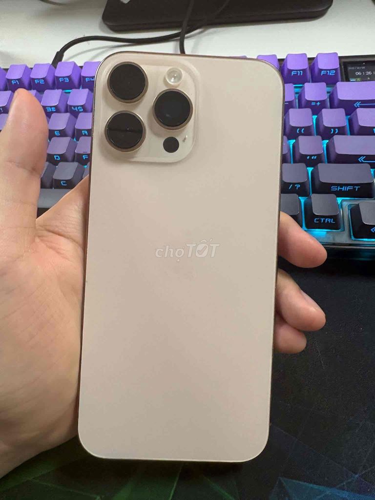 Apple iPhone 16 Pro Max 256GB Xước nhẹ góc viền. Mua bán Điện thoại tại Quận 3 Tp Hồ Chí Minh được đăng bởi Gấu hình 1