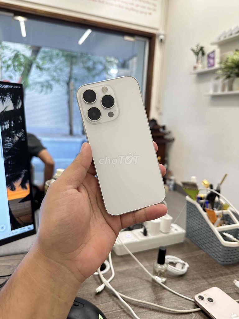 iPhone 14 Pro 256gb Trắng Q.tế có khay Sim. Mua bán Điện thoại tại Quận Đống Đa Hà Nội được đăng bởi H iStore hình 1