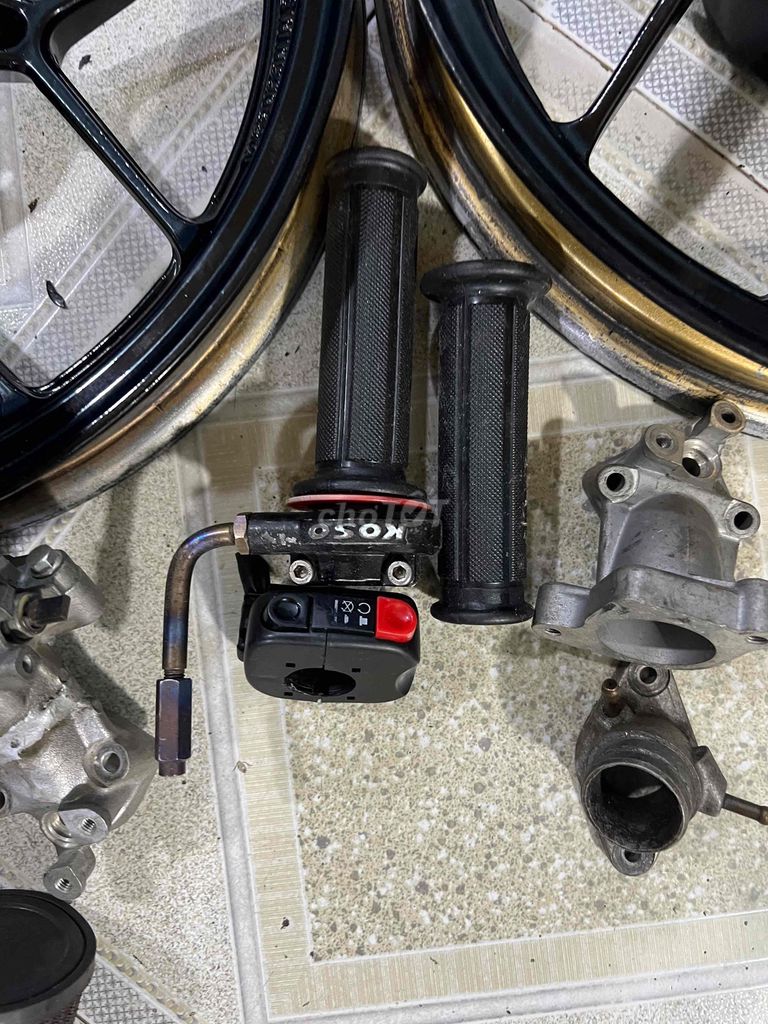 cần bán tất cả đồ trên hình. Mua bán Phụ tùng xe tại Thành phố Vũng Tàu Bà Rịa - Vũng Tàu được đăng bởi trần phát hình 4