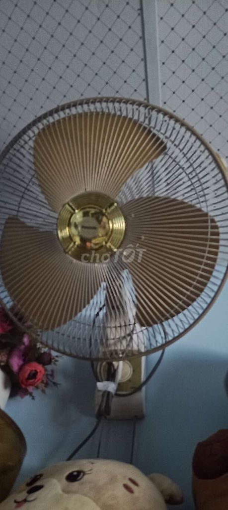 Quạt treo tường cánh nhôm Vàng đồng. Mua bán Quạt tại Quận 7 Tp Hồ Chí Minh được đăng bởi Ngo Thi Phuong hình 1