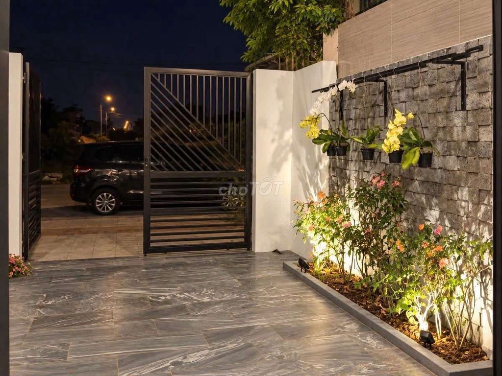 Airy 3-storey house with en-suite bedrooms in Hòa Xuân — photo 6