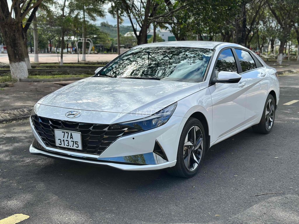 Hyundai Elantra 2022 2.0 AT Cao cấp - 2300 km